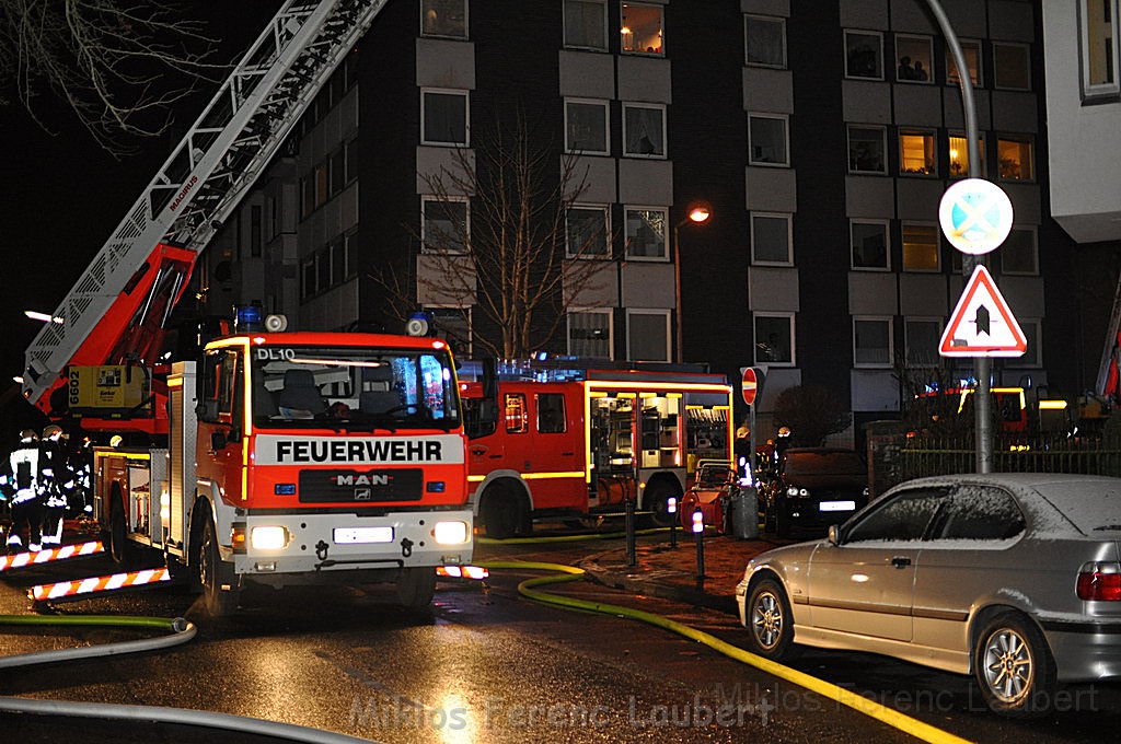 Feuer 3 Dachstuhlbrand Koeln Muelheim Gluecksburgstr P121.JPG